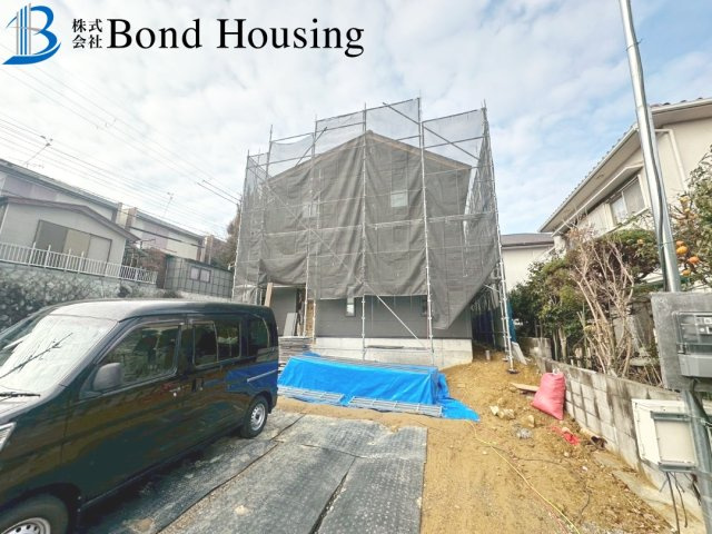 LDK約20帖で広々・W発電システム搭載　秋葉台3丁目