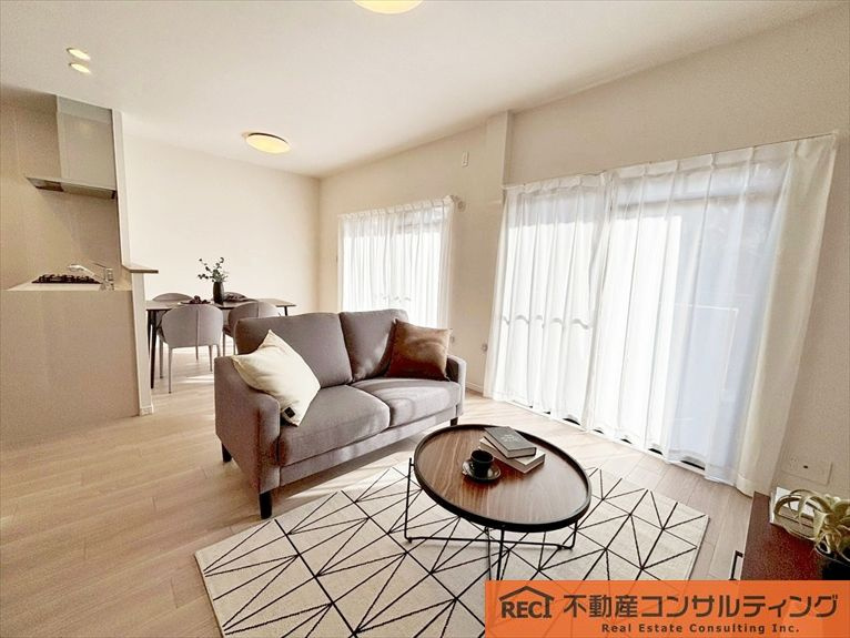 ライオンズマンション住吉川の居間・リビング|カウンターキッチン