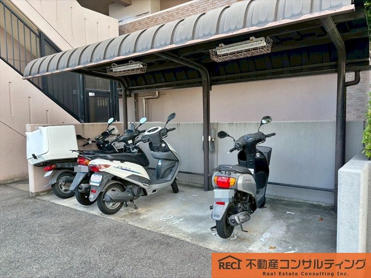 ライオンズマンション住吉川の駐車場