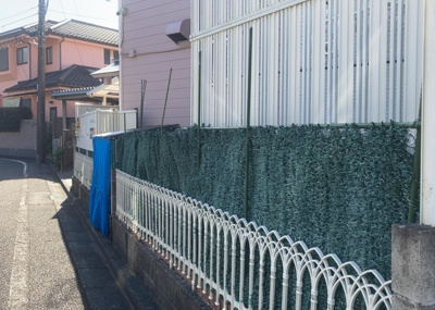 【外観】 | グレイスハイム | 土地の形が極端に長細かったり、狭小地、あるいは道路との高低差がある傾斜地だった場合、後々売ろうとしても買い手がつかない場合もあります。後々、売却することになった時に価値の下がらない土地を選びましょう。
