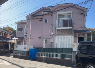 【外観】 | グレイスハイム | 家を建てる場合、方位は要チェックです。現実的に日当たりのよい家ならばリビングは南側、建築基準法でも北側に当たる家への配慮は求められています。土地を見学に行く際は、方位磁針を持って行くようにしましょう。
