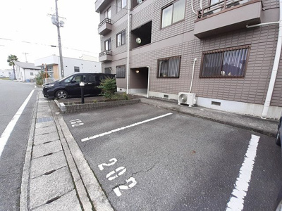 【駐車場】 | ヒューマンプレイス | カースペースがあります