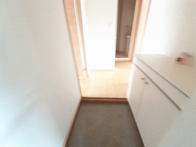 【玄関】 | ヒューマンプレイス | 明るい玄関です