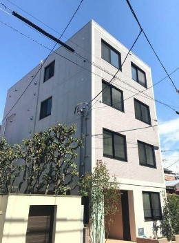 【外観】 | ウェルスクエアイズム中野坂上 | 鉄筋コンクリート造のがっちりとした建物。