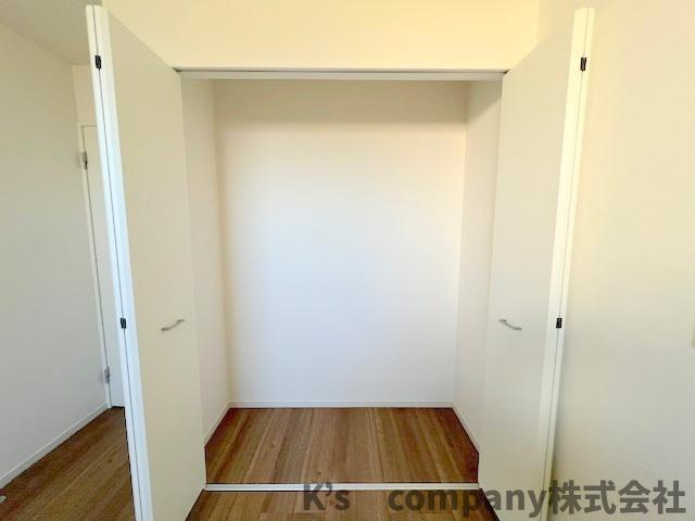 茅ヶ崎市柳島2丁目　新築戸建　2号棟の収納|洋室5.2帖の収納スペース◇