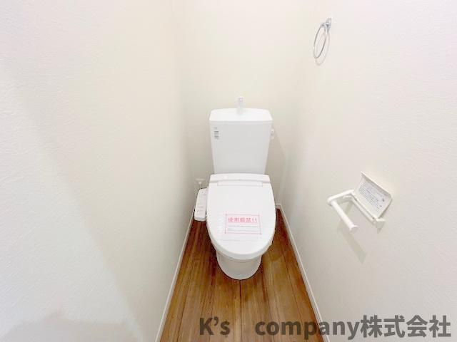 茅ヶ崎市柳島2丁目　新築戸建　2号棟のトイレ|白を基調とした清潔感のあるトイレ◇