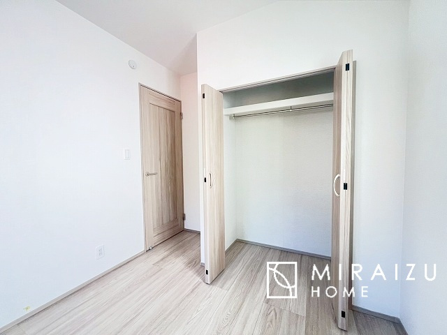 【寝室】 | 平日・休日問わず、いつでもご見学が出来ます♪☆実際に見て、触れて感じる安心のお住まい探しを体験して下さい♪☆物件情報だけでなく、地域の特色などなどエリア情報もお伝え出来たら嬉しいです♪