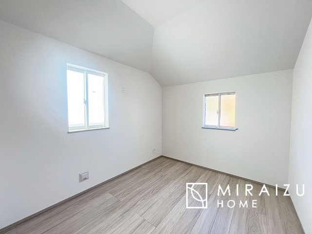 【洋室】 | 暮らしやすさを考えたプランで快適な現地ロケーションを実現。安らぎに満たされる、ゆとりのある日々を過ごせます♪