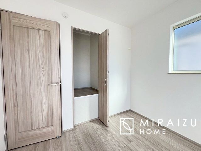 【収納】 | 日当たりの良いお家は嬉しいですよね。それぞれ価値観が分かれる箇所です、実際に内覧して日当たりの心地よさをご体感下さいね♪