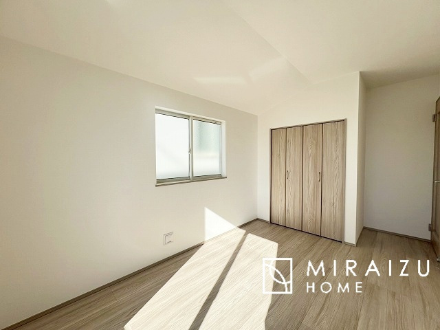 【寝室】 | 平日・休日問わず、いつでもご見学が出来ます♪☆実際に見て、触れて感じる安心のお住まい探しを体験して下さい♪☆物件情報だけでなく、地域の特色などなどエリア情報もお伝え出来たら嬉しいです♪