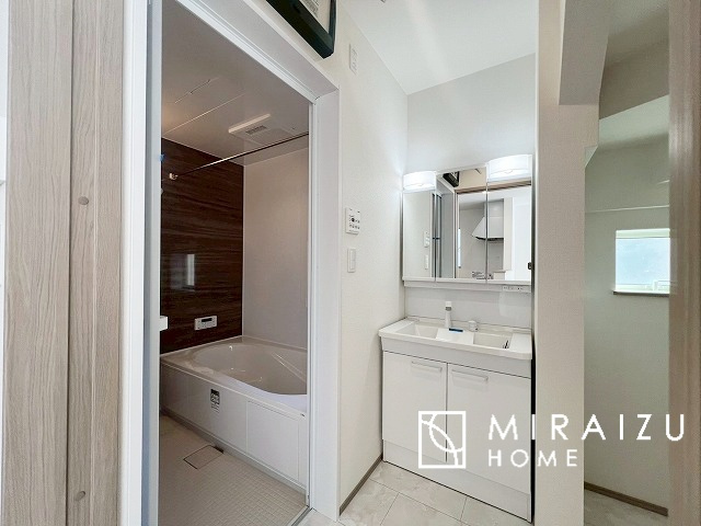 【独立洗面台】 | 暮らしやすさを考えたプランで快適な現地ロケーションを実現。安らぎに満たされる、ゆとりのある日々を過ごせます♪