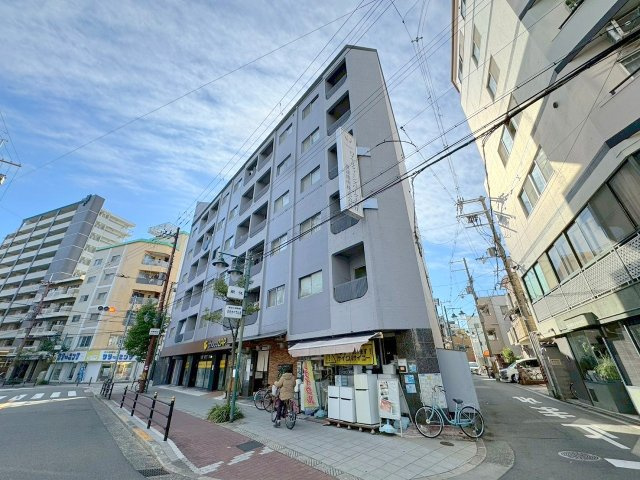 ロイヤルクイーンズパーク上新庄の外観