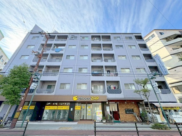 ロイヤルクイーンズパーク上新庄の外観