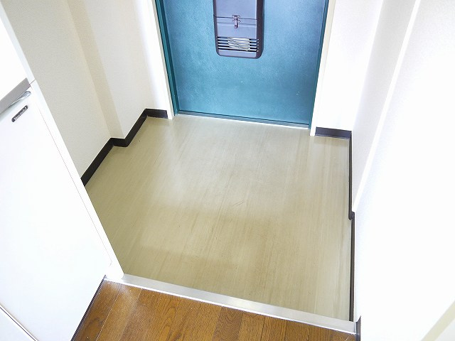 三芳ビルの玄関|きれいな玄関です