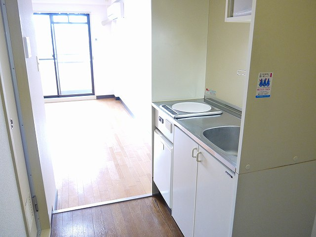 三芳ビルのキッチン|コンパクトなキッチンで掃除もラクラク