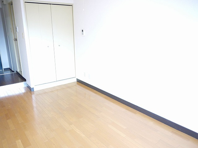 三芳ビルの洋室|きれいな洋室です