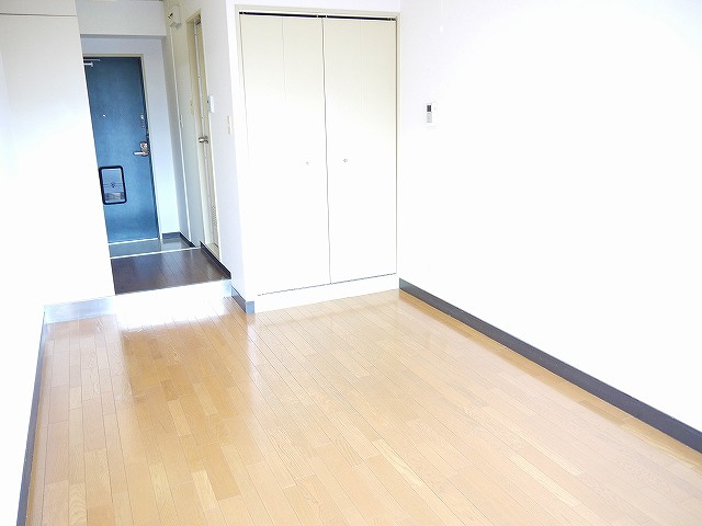 三芳ビルの洋室|広々とした洋室です