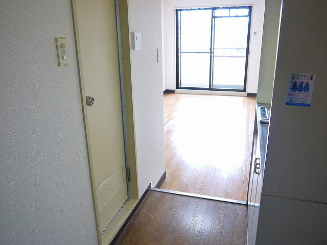 三芳ビルの寝室|コンパクトで使いやすい洋室です