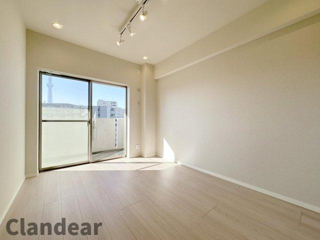 キャッスルマンション亀戸・立花弐番館の洋室|ドキドキの新生活も、安心してスタート。ぴったりの住まいを見つけませんか？クランディアが一緒に住まい選びをサポートします‼　まずは、お気軽にお問合せください　＃クランディア