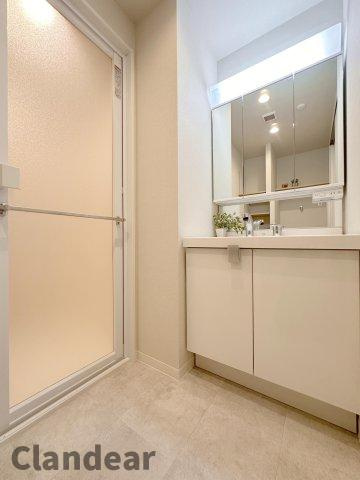 キャッスルマンション亀戸・立花弐番館の独立洗面台|ドキドキの新生活も、安心してスタート。ぴったりの住まいを見つけませんか？クランディアが一緒に住まい選びをサポートします‼　まずは、お気軽にお問合せください　＃クランディア