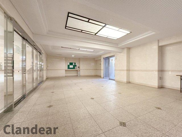 キャッスルマンション亀戸・立花弐番館のロビー|ドキドキの新生活も、安心してスタート。ぴったりの住まいを見つけませんか？クランディアが一緒に住まい選びをサポートします‼　まずは、お気軽にお問合せください　＃クランディア