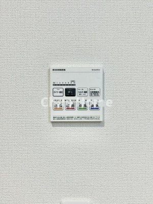 【冷暖房・空調設備】 | 江戸川区東小岩4丁目新築分譲住宅 | 【浴室乾燥機】暖房・冷風・換気・乾燥が可能です。毎日を快適に過ごせるうれしい機能が揃っています。雨の日の洗濯物も安心です。