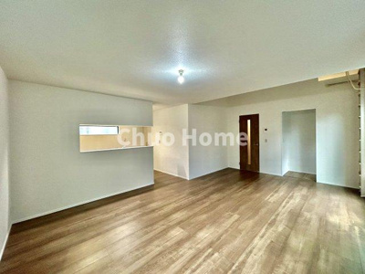 【居間・リビング】 | 江戸川区東小岩4丁目新築分譲住宅 | 【居間・リビング】「ＬＤＫは家族団らんをデザイン」広いＬＤＫでは家族が集まり一緒の時間を過ごせる工夫がされております。何気ない一日の当たり前のひとコマがいつか一生の宝物になります