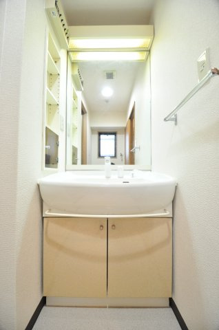 大阪市城東区中央１丁目の賃貸マンションの洗面所