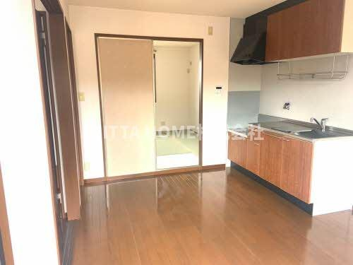 グランシードＡ・Ｂ・Ｃ・Ｄ・Ｅの居間・リビング|５．９帖のキッチンスペースです＊