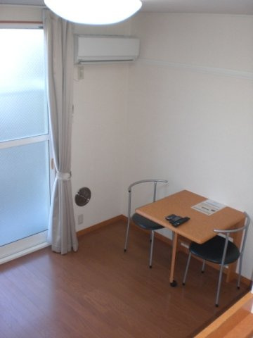 レオパレスグレースの居間・リビング