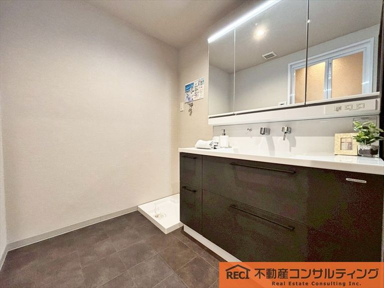 夙川レックスマンションの独立洗面台