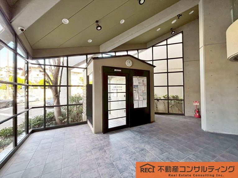 夙川レックスマンションのエントランス