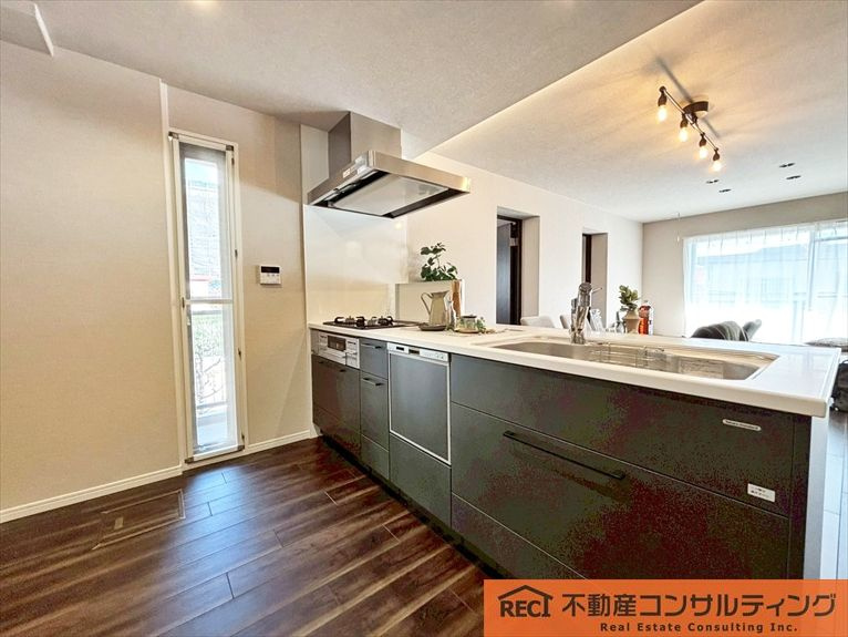 夙川レックスマンションのキッチン|開放感のある明るいLDKです