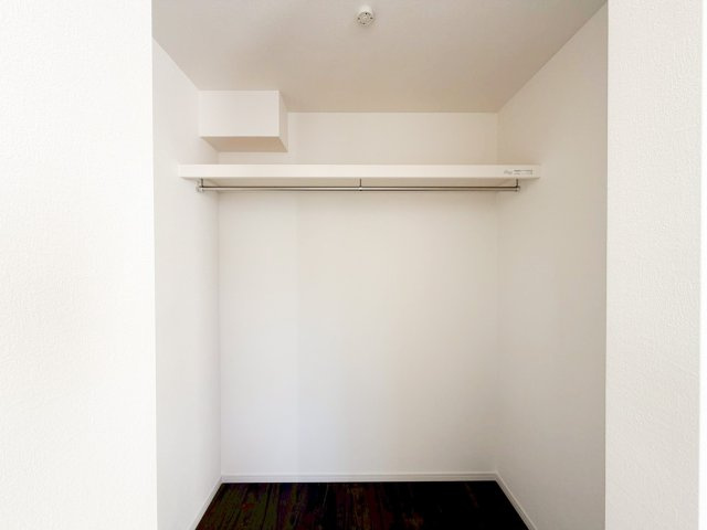 新築デザイナーズ分譲住宅全4棟　値下げしました！青葉区荏子田3期の収納|季節を問わずたっぷり収納ができます。冬物の収納にも困りません。お子様のお片付けも上手にできそう。