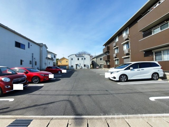 Es tupendoの駐車場