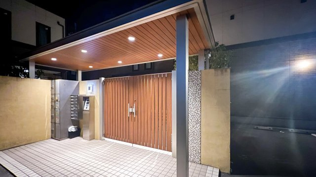 サステイナブルハウスのエントランス