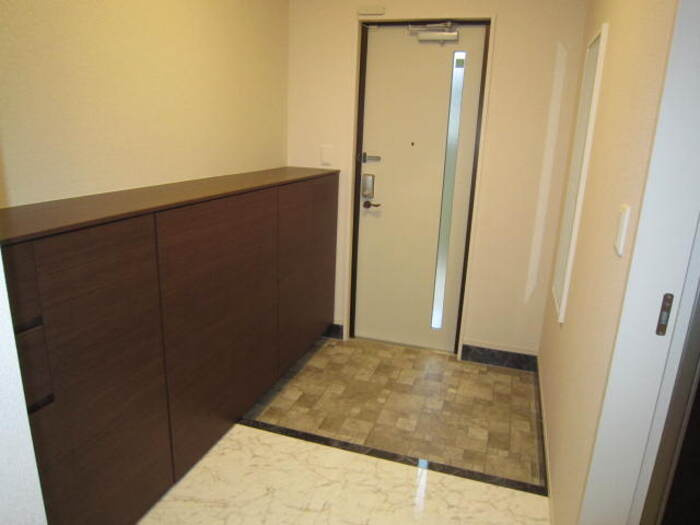 サステイナブルハウスの玄関