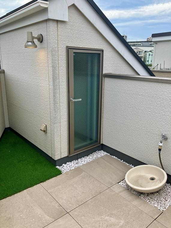 六角橋戸建のバルコニー