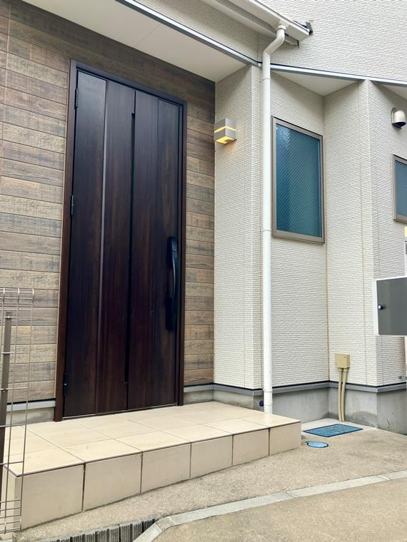 六角橋戸建のエントランス