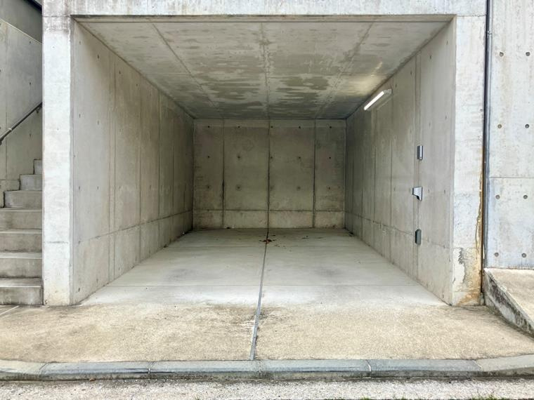 六角橋戸建の駐車場