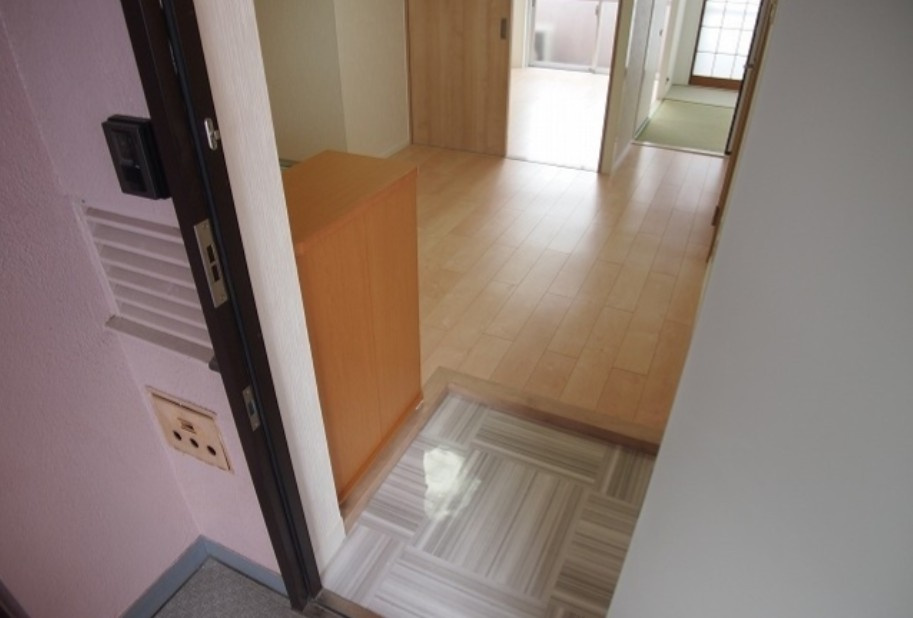 方南町コーポビアネーズの玄関