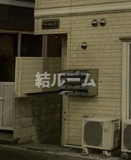 新宿区新宿６丁目のアパートのエントランス