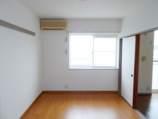 ヴィラ松前台Ａの居間・リビング|居室・リビング