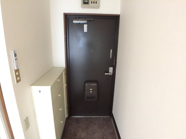 ハイブリッジＡの玄関