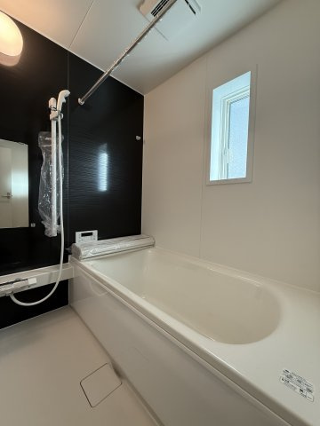 【浴室】 | 梅雨や花粉時期の外に干せない日も安心！洗濯物がカラッと乾く「浴室暖房乾燥機」を標準搭載しております。