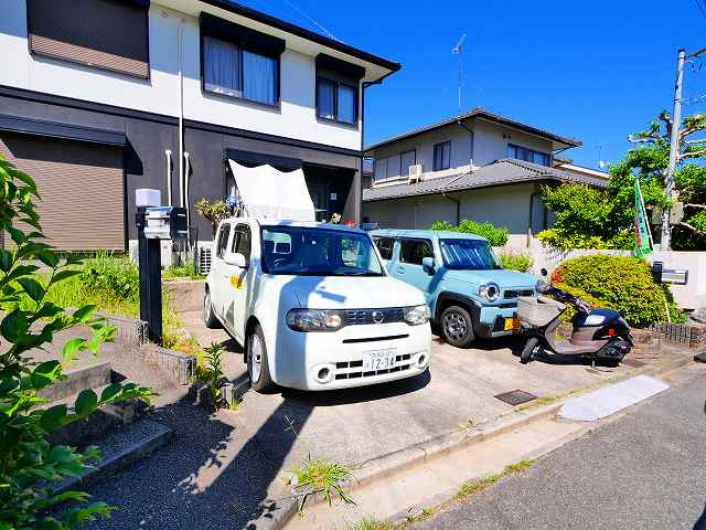 イーストタウン朱雀の駐車場|駐車場もあります