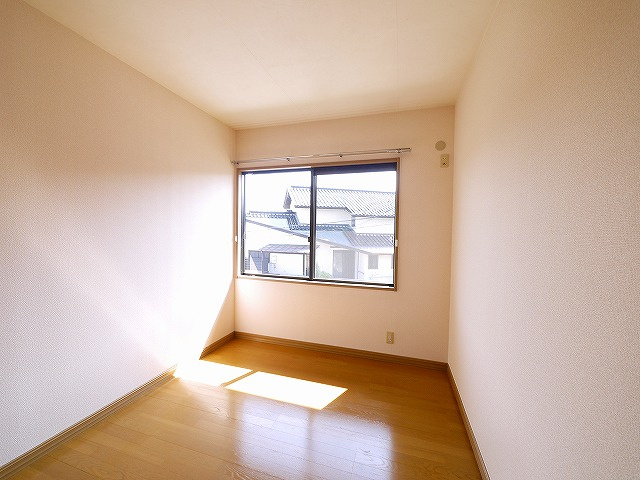 イーストタウン朱雀の洋室|コンパクトで使いやすい洋室です