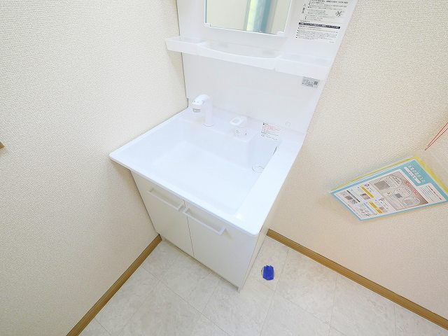 イーストタウン朱雀の独立洗面台|朝の支度にも助かる、独立の洗髪洗面化粧台