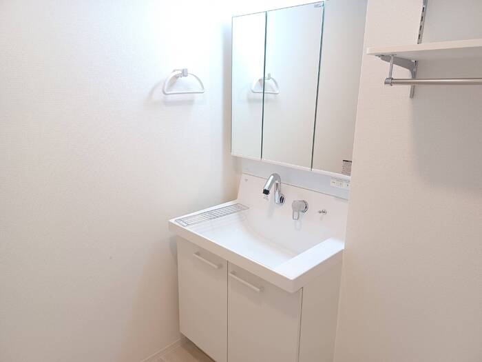 Maison de Graceの独立洗面台|朝の支度にも助かる、独立の洗髪洗面化粧台