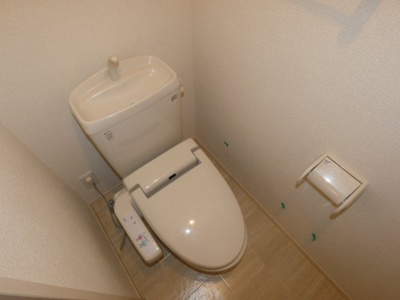【トイレ】 | フェリスタ宮沢 | 温水洗浄便座付きです。